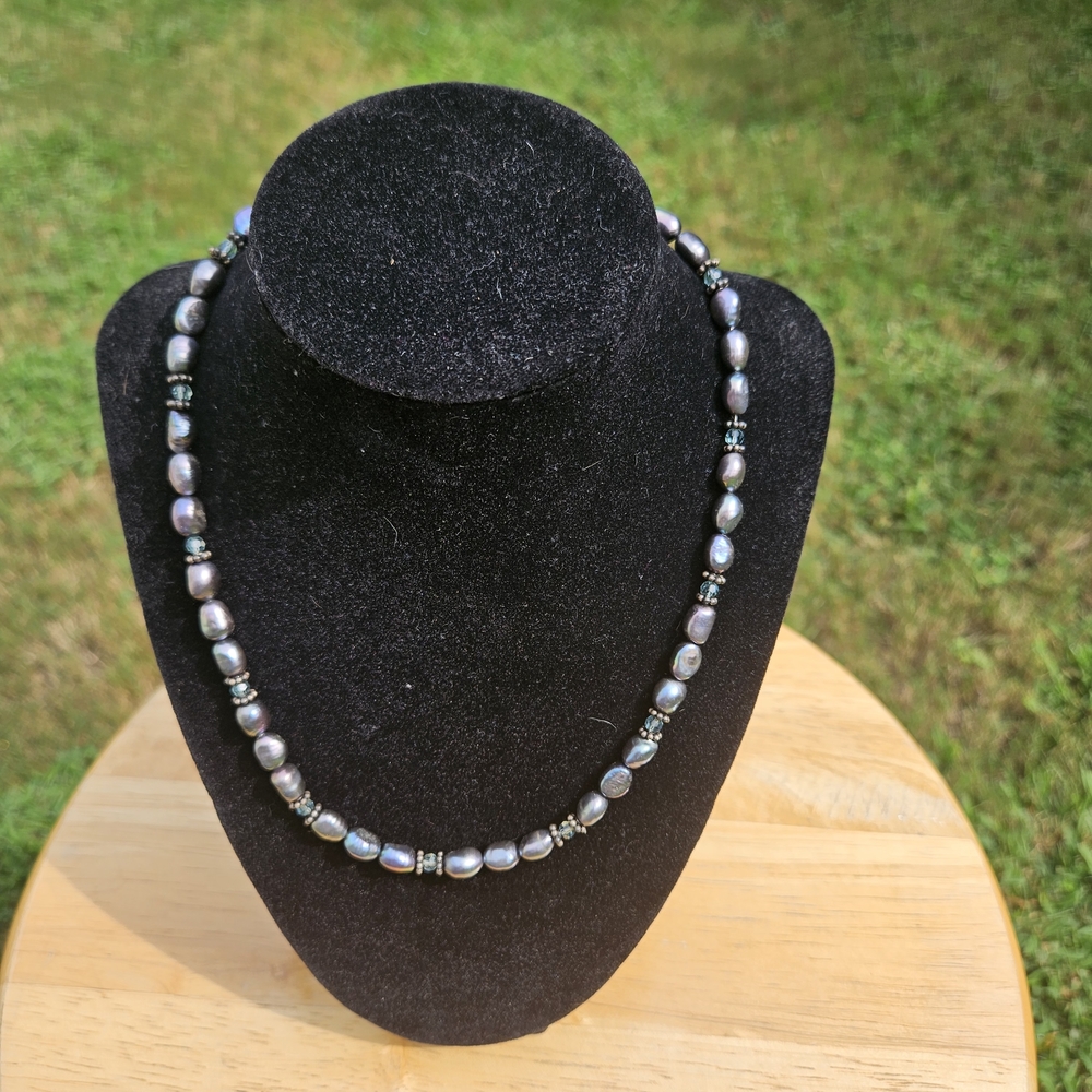 925 Peacock Cultured Pearl necklace with a Sterling Silver Hook. - Picture 2 of 4
